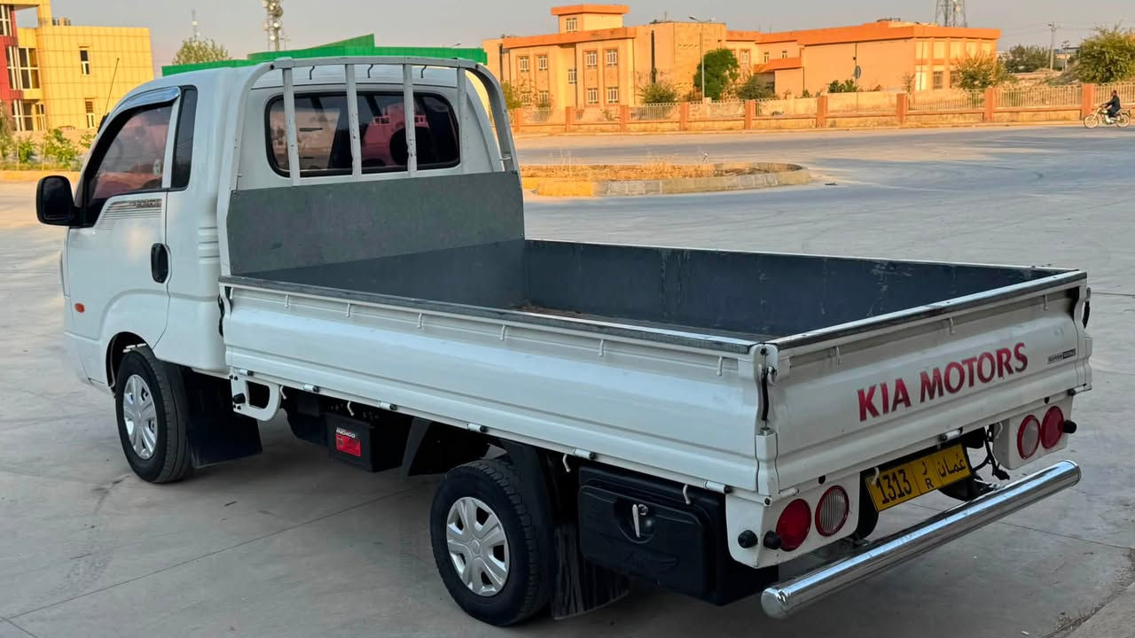 سە رە تا بە ناوی خوا
کیا بار مودیل ٢٠١٢براوە 
مە کینە رە ش ٣هە زاری سوپە ر
تازە داخل کامل کامل مە سروف
بی بویاخە 
بودی سفرە ناوبدی تیایە 
تە برید لە سە رسویچ ئیشە کات 
بریکی بە سراوە 
کارە بای بە سراوە 
گیرو مە کینە وئە کسل بە شە رتی ١٠وە ستا
رونوفلتە رو فلیە ری گازی تازە گوراوە 
دە عمی پیشو دوای بو بە سراوە 
قە ترە رزیوی نیە 
چالو شوختو قوپاوی نیە 
دە بل سپیری پیوە یە 
نمونە یە لە جوانی حازرە بوبار 
شوین هە لبجە ی تازە 
***********
***********
