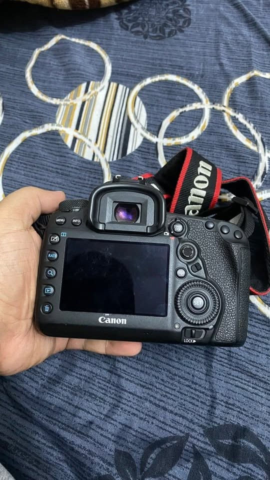 5d mark 4
للبيع مكاني بغداد البياع 
بسعر ٩٧٥ الف
*********** واتساب
