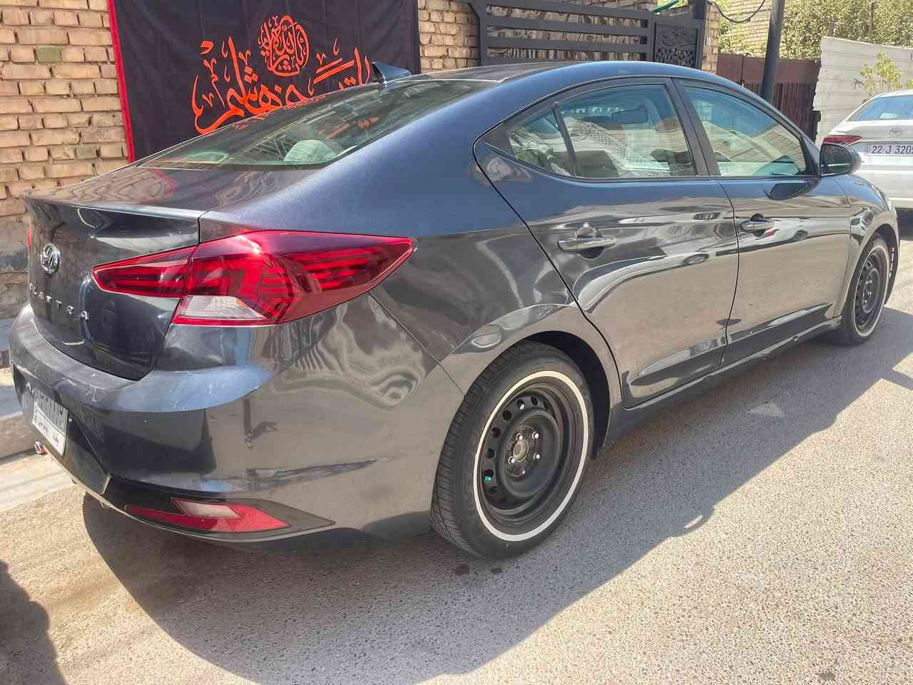 الانترا 2020
وارد امريكي حادثهة بنيد فقط نفسة مصلح بدون دواخل 
ومطخوخة هنا بين الجاملغ الخلفي وحافة الباب طخة بسيطة ع كدهة نصبغ ابيع تلث قطع
سيارة جاهزة ومناقصهة اي شي 
مواصفاتهة شاشة جبيرة كامرة دوارة رادارات جانبية رادار امامي توقيف ذاتي داخل لونين هيترات شاشة اعطال 
بيهة منضومة لايت عدسة ليزر
كير مبدل AT 
حجر بيئة بلاد ماملعوب بي 
السيارة ماشية 76 الف ميل
السعر 115ورقة بيهة مجال شي بسيط جداً
مكان السيارة بغداد حي الجهاد
***********

