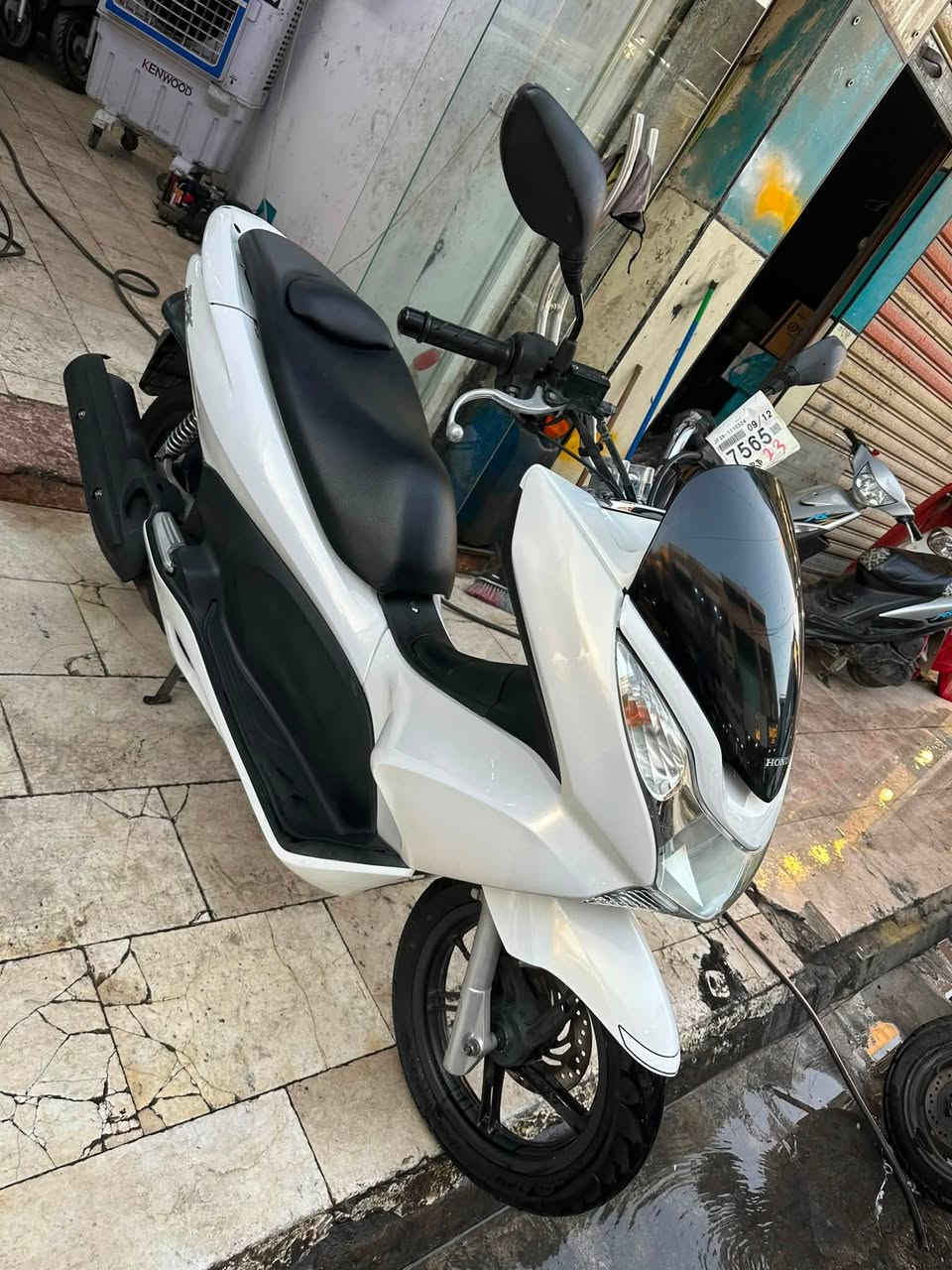 #السلام_عليكم_أخوتي_الغوالي 
#الوجبه_الجديدة
#مال_مزاد_شرط_رمبه 
# هوندا pcx جيل الاول  👍
 #شرط الضمان 💯💯
#بعده بحالة الوكاله فول نظافه مكفول 
#نظافه فول 💯💯👍 
#اللون أبيض  

البيع نقد والأقساط 👉
مصرف الرافدين فقط👉
مواظف ومنتسب ومتقاعد و الوريث 👉
استقطاع الاكتروني بدون مقدمه👉

#مكاني كوت المشروع شارع ميكانو 👉
***********☎️
***********☎️
أخوكم سيد محمد
