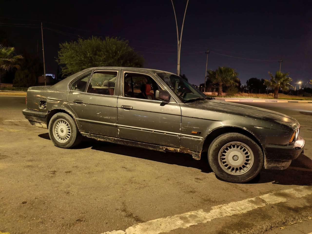 BMW 
موديل 1992 محرك بلاد رقم بصرة راعي موجود المكان البصرة الزبير سعر 35$
***********
