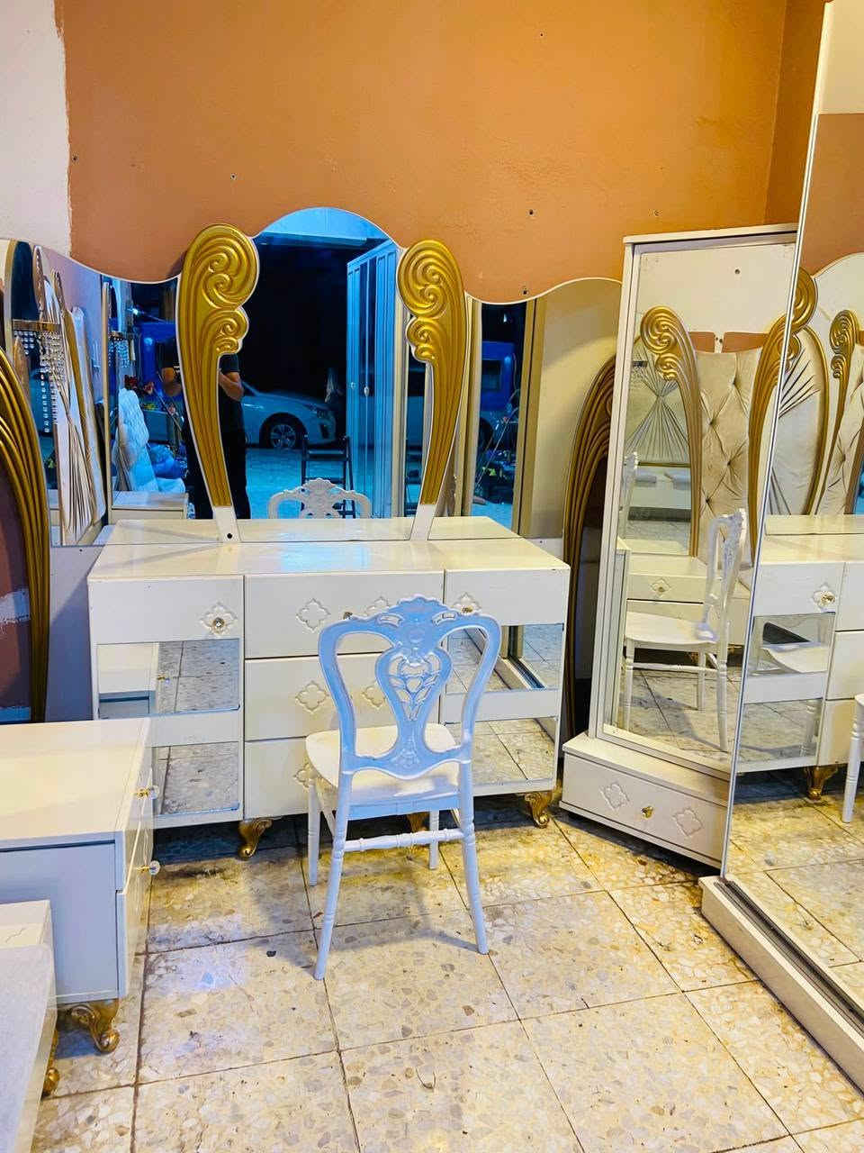 غرفه نوم نوم ملكي 👌💯 ٨ قطع غرفه لوك كلش نظيف ومرتب سعرها فقط 550 الف مع شد ونقل 
جاهز داخل الموصل غرفه كامله وجاهزه شراي واتساب ***********📞***********
