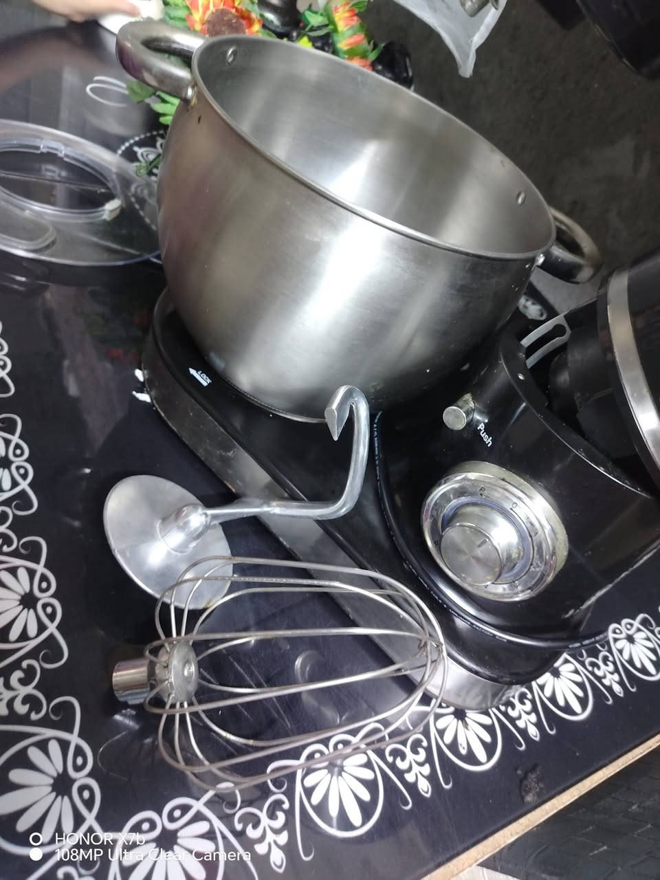 عجانة 8 لتر ونص.  شركة النوال بعدهي بنضافتهة صار شهر ونص من اخذناهة. ب85 وبيهة مجال.  ***********   .ابو علي
