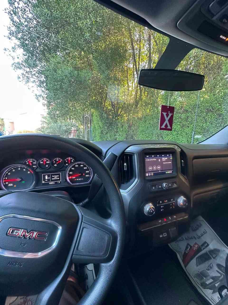 سلام عليكم 
جمسي سييرا ٢٠٢٣ رقم اربيل 
السياره ٨ براغي محرك ٦٦٠٠ v8 بانزين فور ويل 
حجم 2500HD
السياره ماشيه ٩٤ الف كيلو حقيقي 
صدر وتخم تاير جديد 
مكفوله من الصبغ والتبديل فقط بوارد بكم مكان 
مواصفات السياره:-
١-فور ويل 
٢-دفلوك 
٣-نظام قطر 
٤-كير تعليك ١٠٠٠
٥-شاشه كار بلي واندرويد اوتو وكاميرا 
٦-كشنات جلد
٧-تبريد قطعتين 
٨-لايت وبك لايت LED
السياره سعرها ٣ شدات ٣٠ الف دولار وبيها مجال 
مكانها بغداد الكراده 
*********** 
شباب الي متعجبه السياره جوه نعاله ختولي يركب اغاتها ان شاء الله
