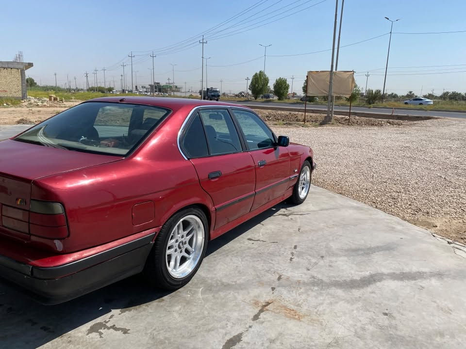 Bmw 525i مسكر
موديل 1992 
تبريد ثلج كير ومكينه مكفولات سياره جاهزه للاخير 
ويلات m تخم تاير جديد 
دعاميات m 
غرفه جديده كشنات جلد اسود 
رقم بغداد 
مكانها بابل 
السعر 55 وبيها مجال
استفسار : ***********
