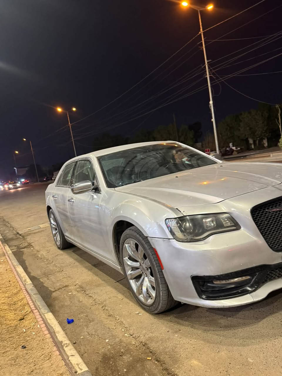 السلام عليكم
‏للبيع فقط
للاستفسار: *********** 
#السعر : 130 
اوباما 2012
C300
صدر جديد 
تخم تاير جديد 
ويل 17 حالياً اليوم بدلته 
تو ويل 
مكينه 3.6
كير طياره 
كير مكينه مكفولات 
تخم بلكات جدد تخم مجاول جدد 
بيهه صبغ بنيد وجامرلغ وباب السكن والي وراه يعني أربع قطع والسونار مرفق ب المنشور 
رقم سليمانية سنوية ورقم جدد وهزه جديده تريد تحويل تريد وكالة .

مكان السياره ديالى /بعقوبه
