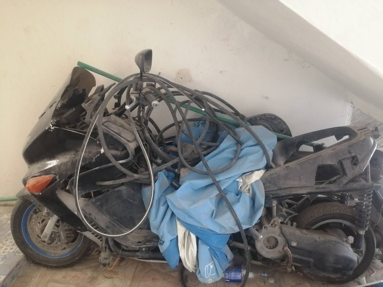 دراجات عدد 2 ابيع كوم حديد طافيات ومتروكات الحمره
كطعت نار ونتركت والثانيه طافيه السعر 450 ثنينهن المكان
داخل سامراء *********** كوم حديد الي يعجبه يشلع عيوني
