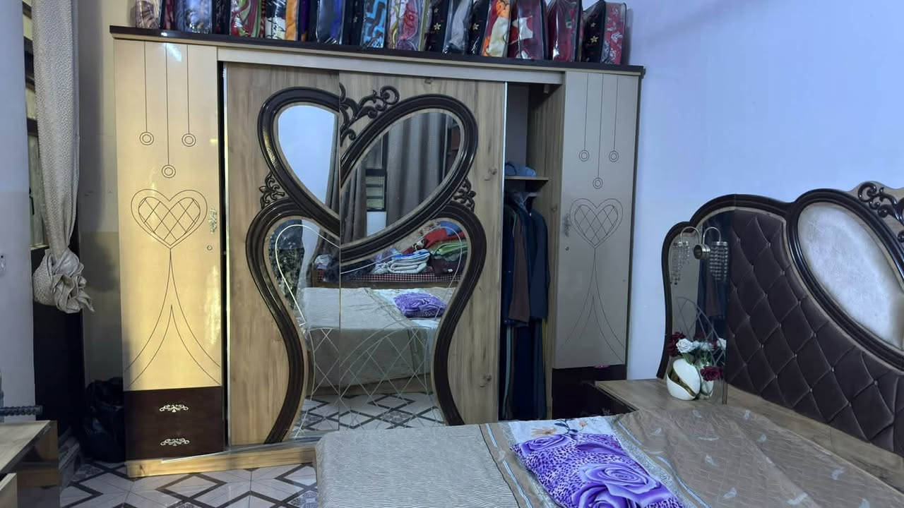 غرفة نوم ضخمة تكمة للبيع 
تركي نظافة 80‎%‎ كاملة كل غراضها تحتاج فقط سچة مال سلايت
سعرها 475 الف 
مكاني بغداد الحسينية مجاور دائرة المرور 
***********
