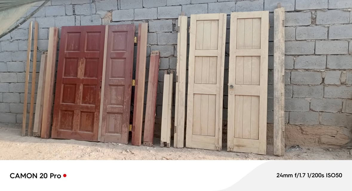 للبيع بيبان ثنين خشب درجه اولى ثقيل هنه وجراجيبهن الطلاكه وربع عرضه 150 ولطلاكتين عرضه 120 
الطلاكه وربع مال بيوت قرية الغدير 2 ولطلاكتين مال دور الهنديه الاسعار يمكم واذا اكو مراوس اباب حديد مال خارجيه كبيره
***********

نص مكتوب في الصور:
- ON 20 Pro 24mm f/1.7 1/194s ISO50
- CAMON 20 Pro 24mm f/1.7 1/200s ISO50
- CAMON 20 Pro • 24mm f/1.7 1/173s ISO50