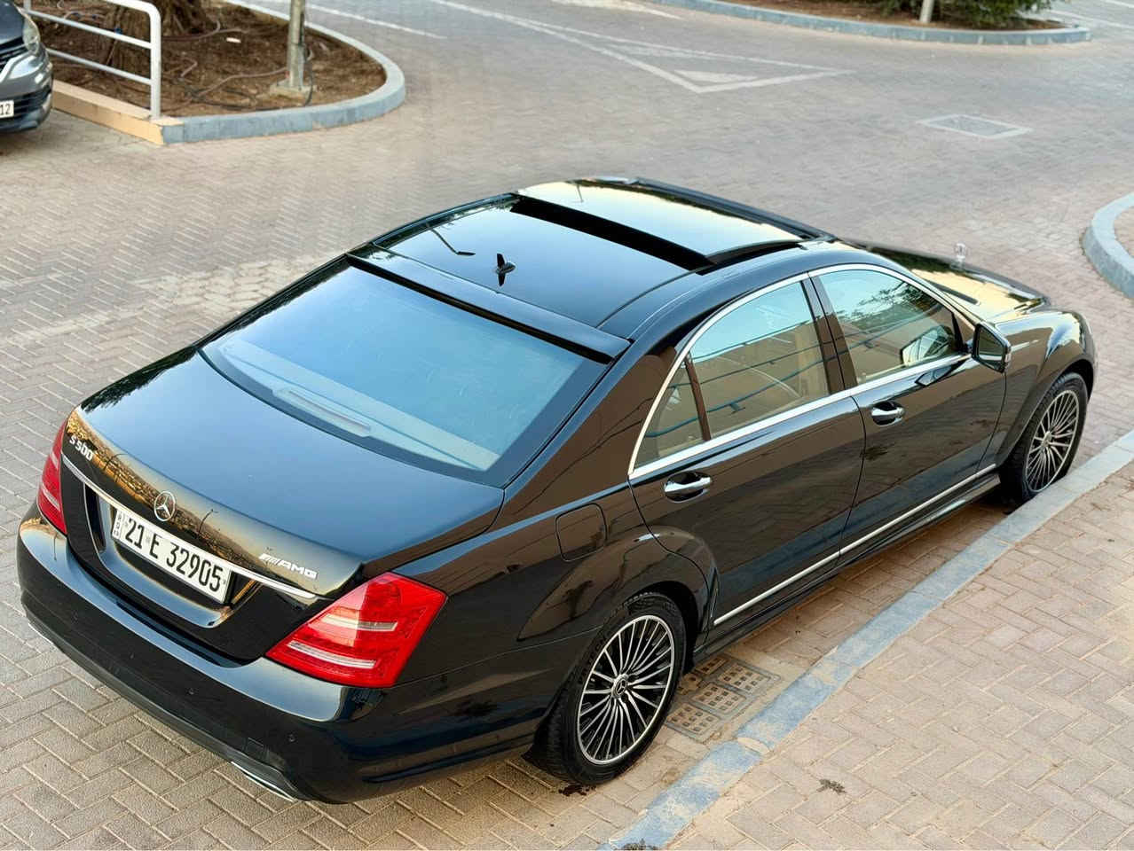 السلام عليكم
مارسيدس S500 خليجيه فول الفول
 اصل 2010 
رقم سليمانيه بأسمي 
هزه جديده رقم جديد
موصفات معروفه 500  
لارج 
دبل جام 
داخل عسلي بالكامل 
تبريد 3 قطع 
دبل ماوس أبواب وصندوك شفط 
جنطه كهرباء
تخم تاير عليها جديد
صدر خلفي امامي جديد 
بلوتوث 
لايت ويا الستيرن يفتر 
كأمره خلفيه بلاديه 
مري شفط وقلاب 
بانوراما 
سياره جديده بمعنى الكلمة 
صبغ دعاميات فقط 
كشنات خلفيه أماميه تدفئه وتبريد 
فول الفول مواصفاتها 

مكاني سليماني

السعر (203) وبيها مجال جدا بسيط
*********** السليمانية, العراق
