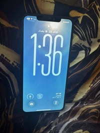 11 pro max  لون رصاصي مبدل شاشة و فيس ايدي واكف و الكامرة مرات تصير بي...