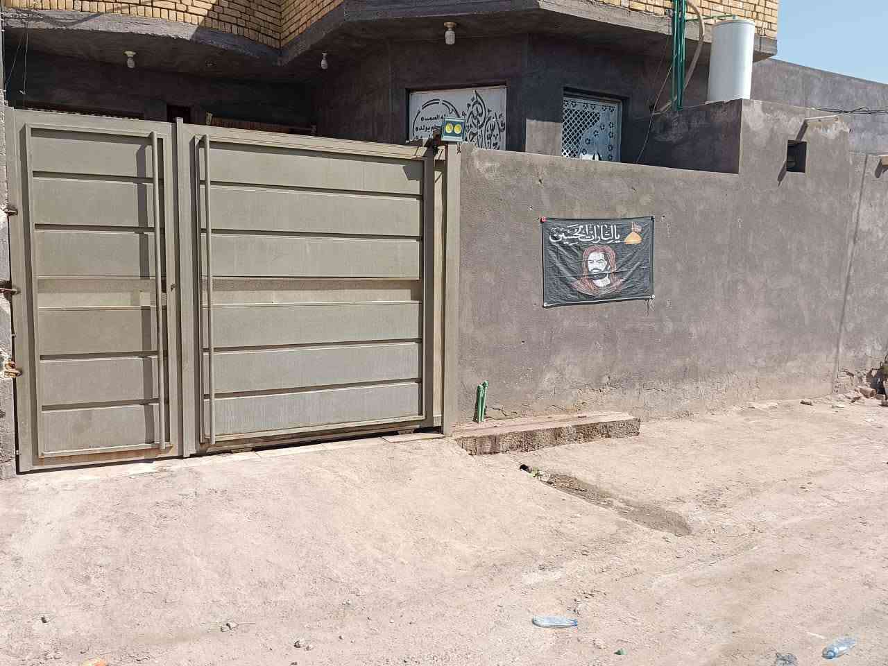 سلام عليكم بيت بل الصخيين قرب الحولي بالماسحه 153بيت جاهز رباط ارظي كونكريت البناء طابوق غرفتين وصاله ومطبخ وحمات داخلية وخارجية واستقبال الصطح كله اشتايكر بيت جاهز مجهز أي السعر 110, رقم التليفون ***********والسعر قابل للتفاوض
