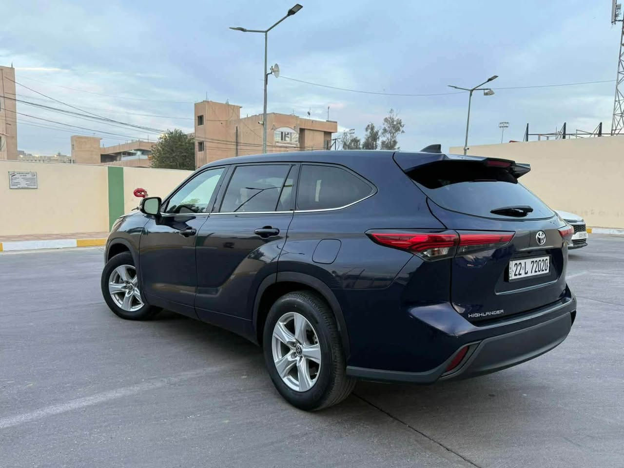 السلام عليكم 
للبيع هايلندر 2022 
رقم اربيل باسمي تحويل مباشر 
مواصفات Le
محرك V6 بانزين فقط 
للاستفسار الاتصال 

***********

