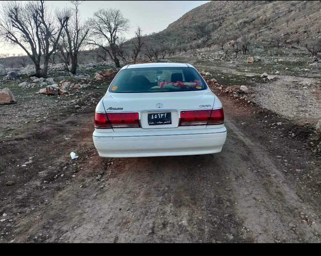 بەناوی خوا گەورە مەلیکە بۆ فرۆشت یا بۆ گۆرینەوە بەشتک بەدلمان بیت موس سەیارە یەک دووگمەیە گیر مەکینە بەشەرت تەقەورەقە بەشەر   سەیارەکە بەس شوین موس کانی بۆ یاخ لەگەل یەک چەمەلەقی لا سەکنی بۆ یاخ ئەورپای پیوەیە سەیارەکە چوار تایە تازەی لەگەل ویلان عەسر لەسەر  شوین دربەنیخان  رەقەم تەلەفون ***********ئەمەش رەقەمی کۆرەکی ***********
