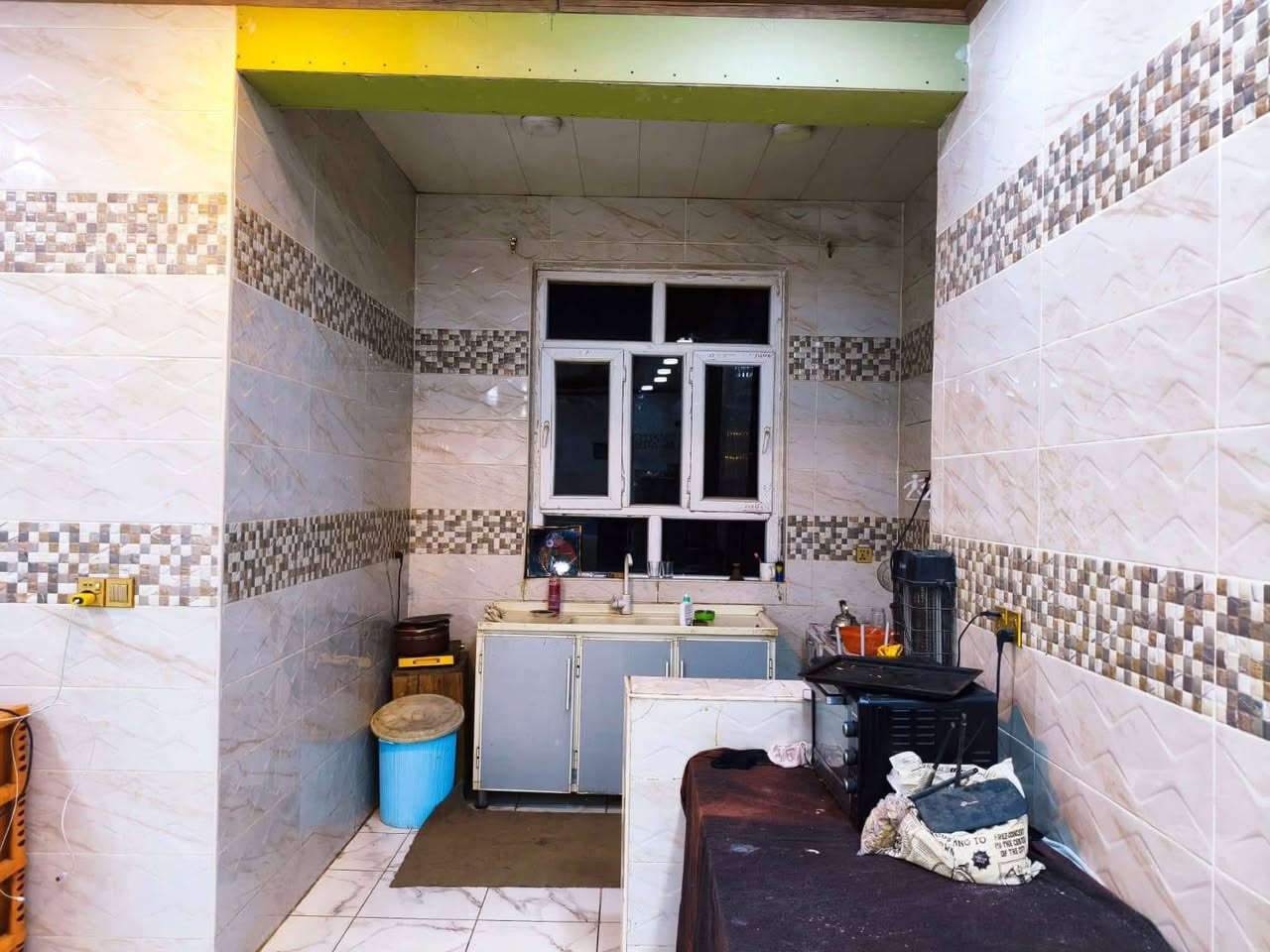 بيت طابو 25زراعي المساحه 435 متر  بناء درجه ممتازه طابوك والسقوف مسلح والارضيه بورسلين اسباني والدرج مرمر طابقين مسلح.بيه ثلاث غرف نوم 7*4ومطبخ حار وبارد وصاله كبيره جداالعنوان طريق السنيه السياحي ثاني بيت عن الشارع العام.قرب سكة القطار والسطوح شتايكر ومامحتاج اي شي كل نقص مابيه السعر ب150مليون مجال بسيط الاتصال /*********** أو /‏‪***********‬‏
