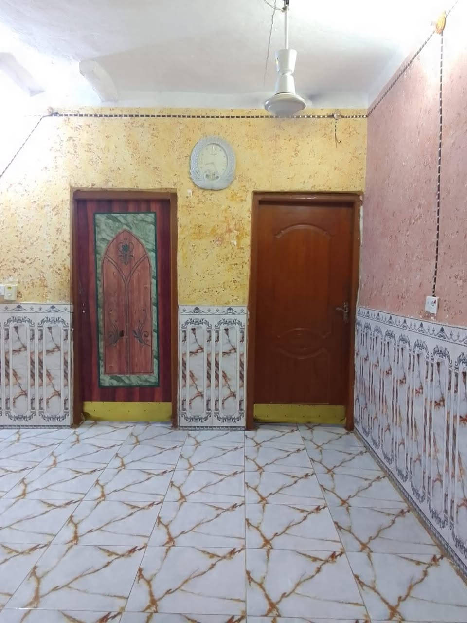 بيت طابو ركن على شارعين للبيع المساحه 125 م
10×12.5...
غرفتين وصاله ومطبخ واستقبال وصحيات عدد 2
الموقع حي الأمير الفرع الي خلف مدرسة الحشد الأهلية...
السعر 110
الي يعجبه البيت والموقع والسعر يتصل واني خادم
*********** اتصال أو واتساب

