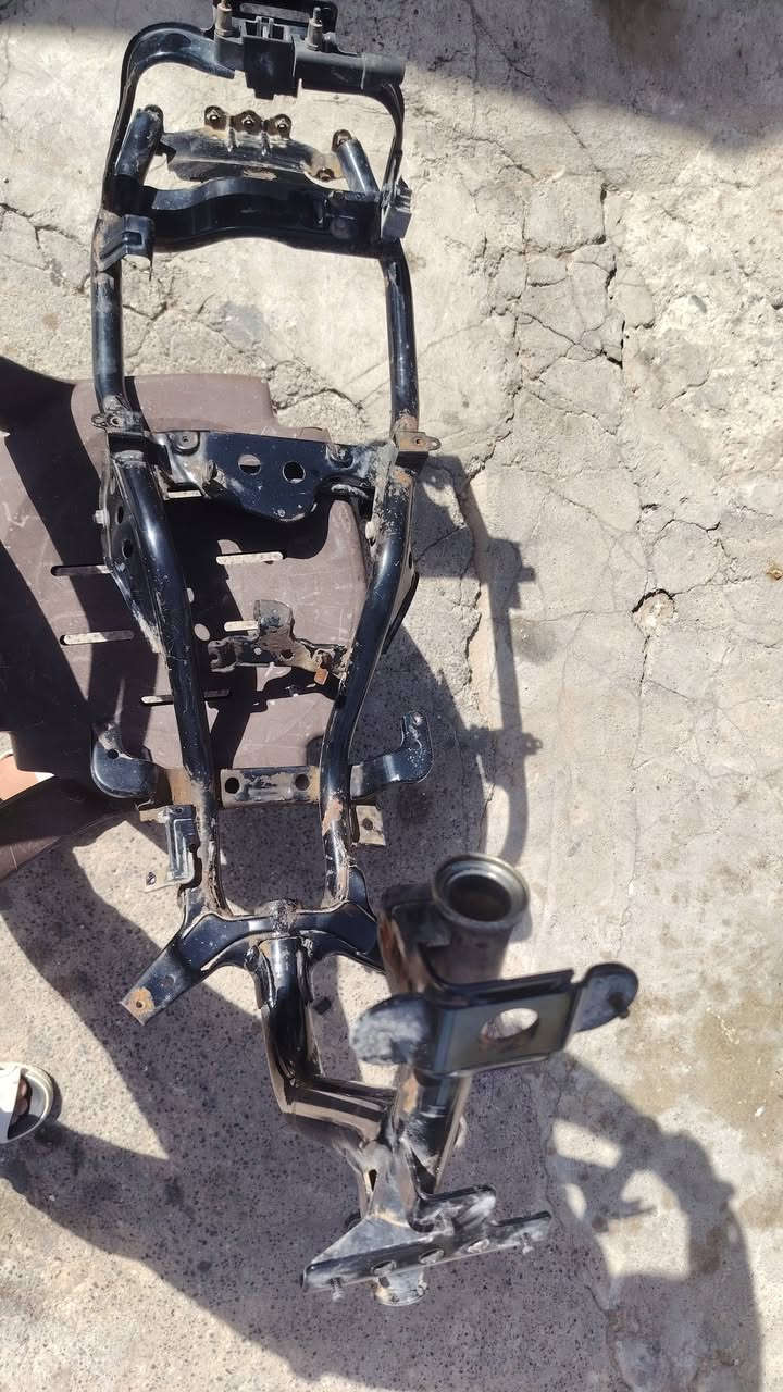 السلام عليكم شاصي ماطور بزون وارد أوربي الشاصي شرط قطره لحيم ما بي ولا فطر ولا بي عواج نضافتو كدام العين السعر 60 بي مجال شي بسيط
