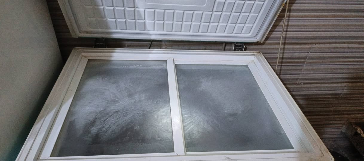 سلام عليكم مجمده للبيع حجم صغير خير من الله تجميد وبروده سعره 225 وبيه مجال للشراي مكاني بغداد حي العامل*********** فقط وتساب
