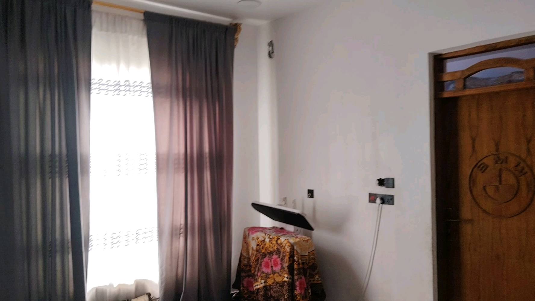 دار رقم معاملة كامله وتقييم كامل المساحة 200م البناء طابوق وصب كونكريت طابقين بناء جديد 2024 العمارة حي الغدير الثانية قرب شارع 20 يتكون من اربع غرف نوم و استقبال عدد2 ومطبخ عدد2 وصالة عدد2 وصحيات عدد4
السعر 140 قابل للتفاوض يرحم والديكم الي ماعاجبه السعر خل يعبر المنشور جزاكم الله خير الأستفسار *********** او ع الخاص