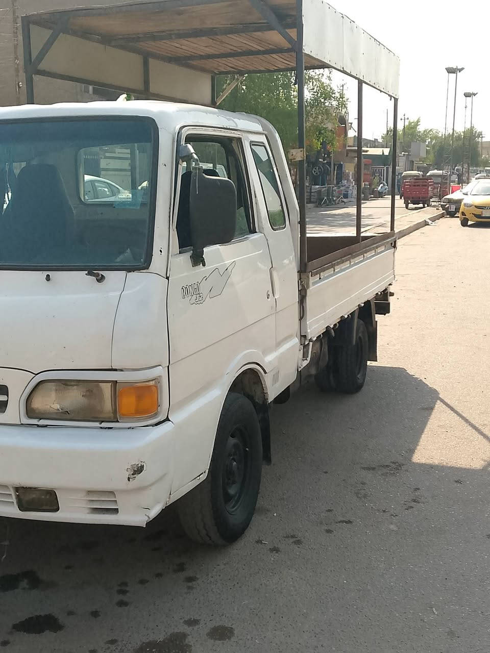سلام عليكم كيه بنكو موديل 95 قماره وربع سبعه جنكال كير ومكينه وكسن خير من الله رقم انكليزي بغداد بسمي تحويل ثاني يوم صدر امامي خير من الله تايرات نضيفه تبريد عوزه بس غاز سياره بيه رشات بصيطه فقط ادوس امعمره احله من الصوره مكاني بغداد زعفرانيه اربع شوارع 
رقم ***********
