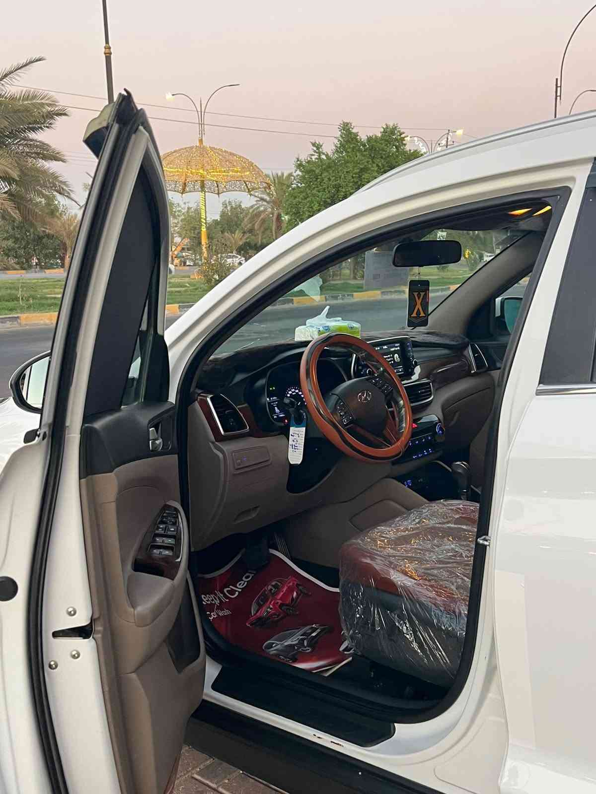 سلام عليكم سياره نوع توسان خليجيه مديل 2019 خليجيه كفاله عامه من كلشي كير مكينه حداديه تخم تاير تبريد قطعتين السياره فول خمس عدسات ماعد البني رامه جاهزه من كلشي مكينه 2000 دوش كفاله عامه من كلشي لا صبغ و لا ضربه  لا تبديل السعر 173 وبيه مجال العلوان كربلاء بسمي تحويل مباشر سنويه جديه وهزه جديه 2030 رقم الهاتف *********** بيع فقط اعتذر عن المراوس
