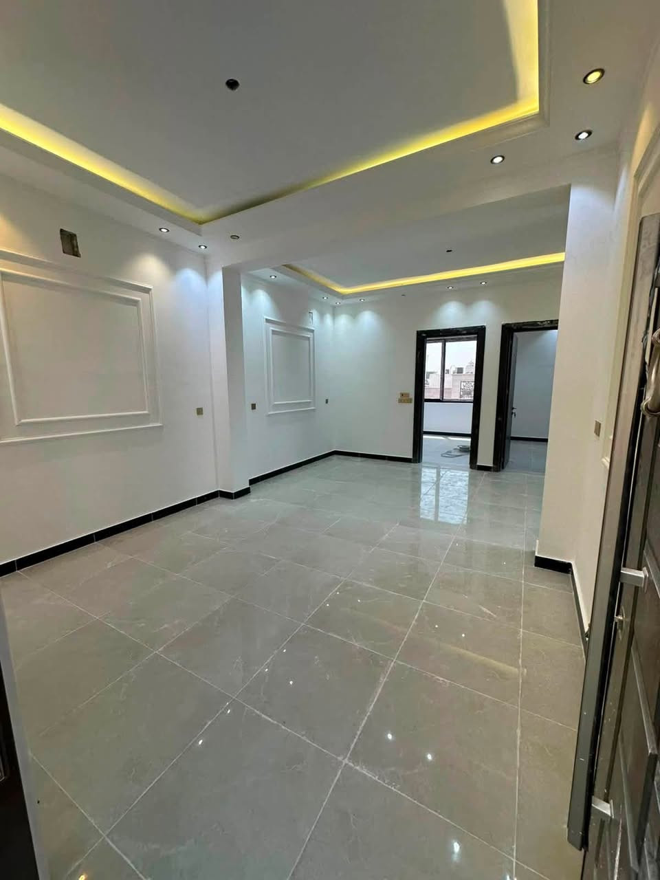 🏡 للإيجار | السيدية

فرصة مميزة لاستئجار شقة  زيرو – مودرن بتشطيبات حديثة وتصميم عملي، جاهزة للسكن وتقع في موقع هادئ ومناسب للعوائل.

📐 مساحة الشقة: 100 م²

شقه طابق ثاني 

✨ مواصفات الشقة:
• مدخلان
• غرفتين نوم
• صالة واسعة
• مطبخ
• حمام

💰 بدل الإيجار: 800 ألف دينار شهريًا

📍 يتوفر لدى مكتب حلم عقاري

📞 للتواصل والاستفسار:
***********

