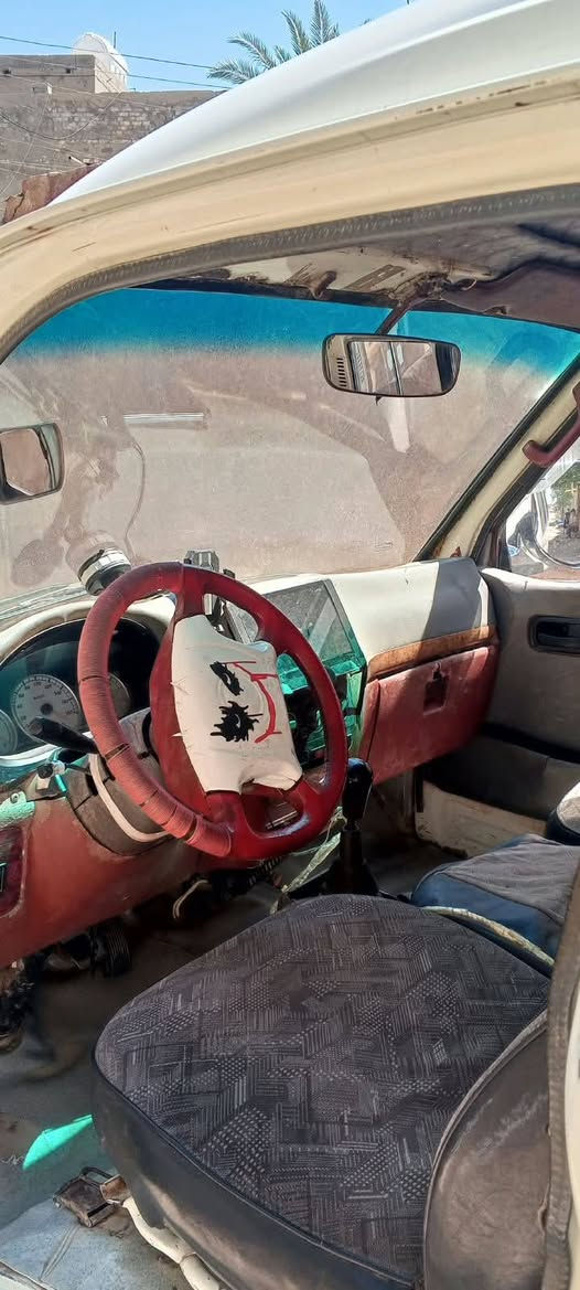سلام عليكم فتون الوان 2012 سيارة خير من اللة 40وبيهة مجال حك الجية
***********
