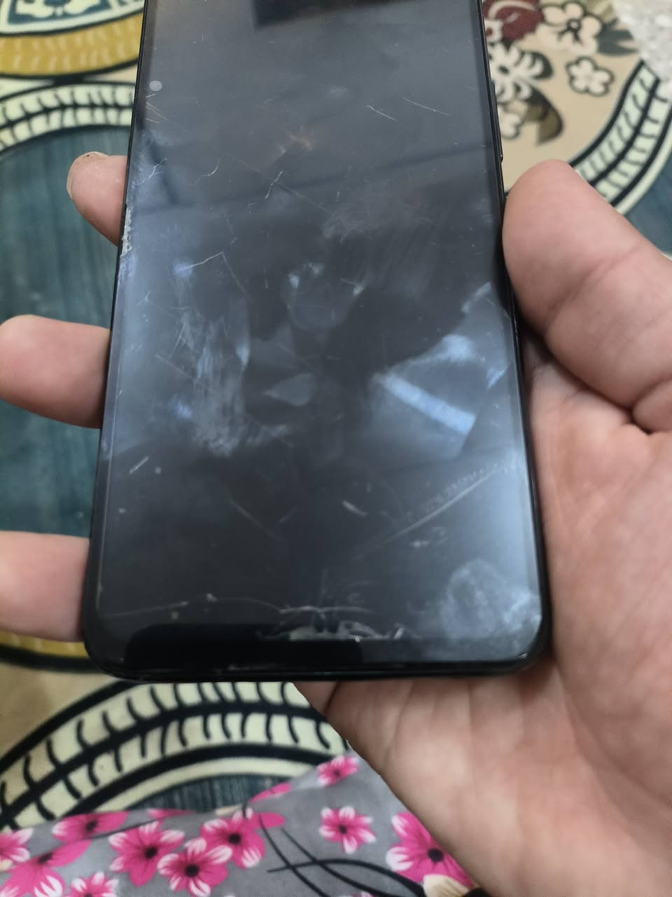 هاتف ROG 6D ذاكره 256 الرام 12 المعالج دايمنسي 9000 الجهاز معروف ومواصفاته فقط ظهر لي فطر والكلاس في فطر بس ما مؤثر على اللمس نهائيا الجهاز بدون ملحقات فقط حافظه سعر الجهاز 360 شراي اتصال او واتساب***********
