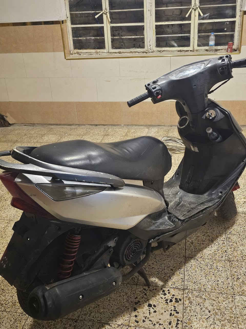 دراجة ثعلب ١٤٠ للبيع ،
بيها نقوصات بسيطه 
- كفر الامامي لونه يختلف 
- نقص كلوبات 
تايرات جديدة 
بريكات جديدة 
السعر ٣٢٥ وبيها مجال بسيط 
مكاني بغداد الحرية 
الرقم ***********
