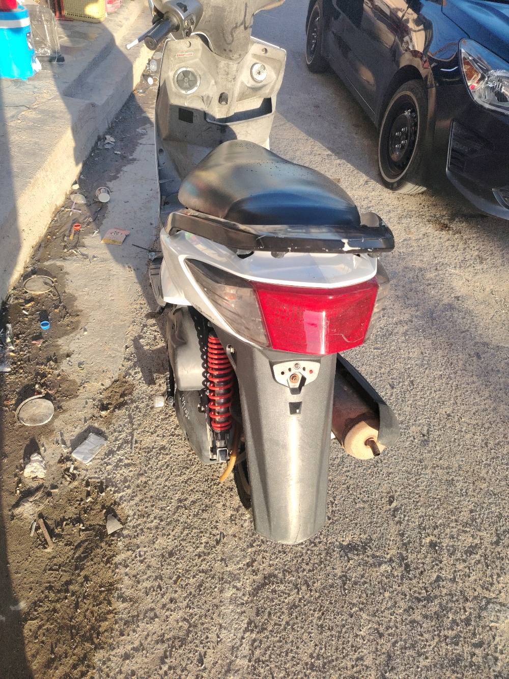 سلام عليكم عندي دراجة سكنس فحل للبيع اكلجات تعبانة السعر 750 و بيهة مجال و يوجد مراوس التواصل خاص