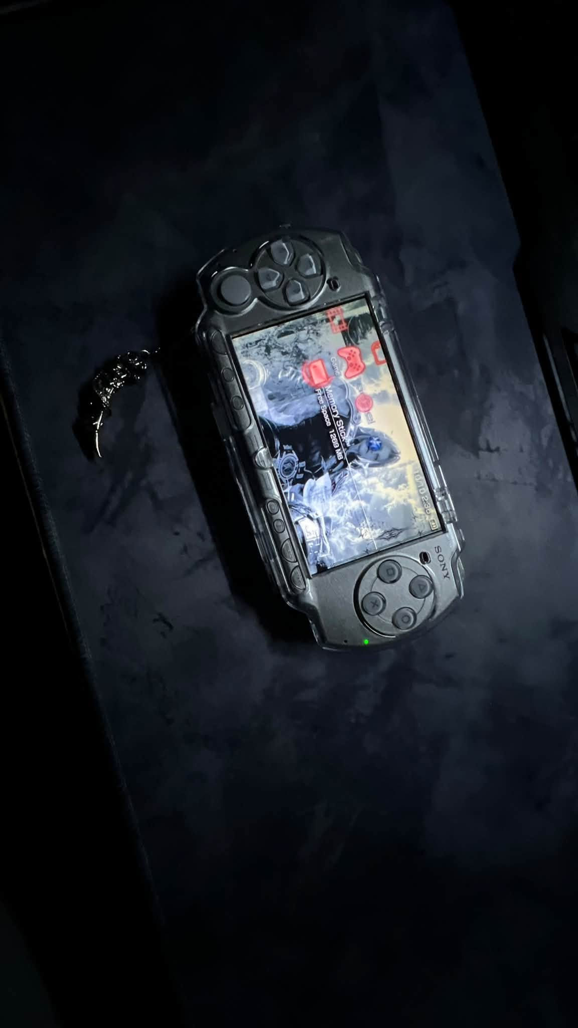 PSP2000 • مهكر • ٢٠+ لعبه