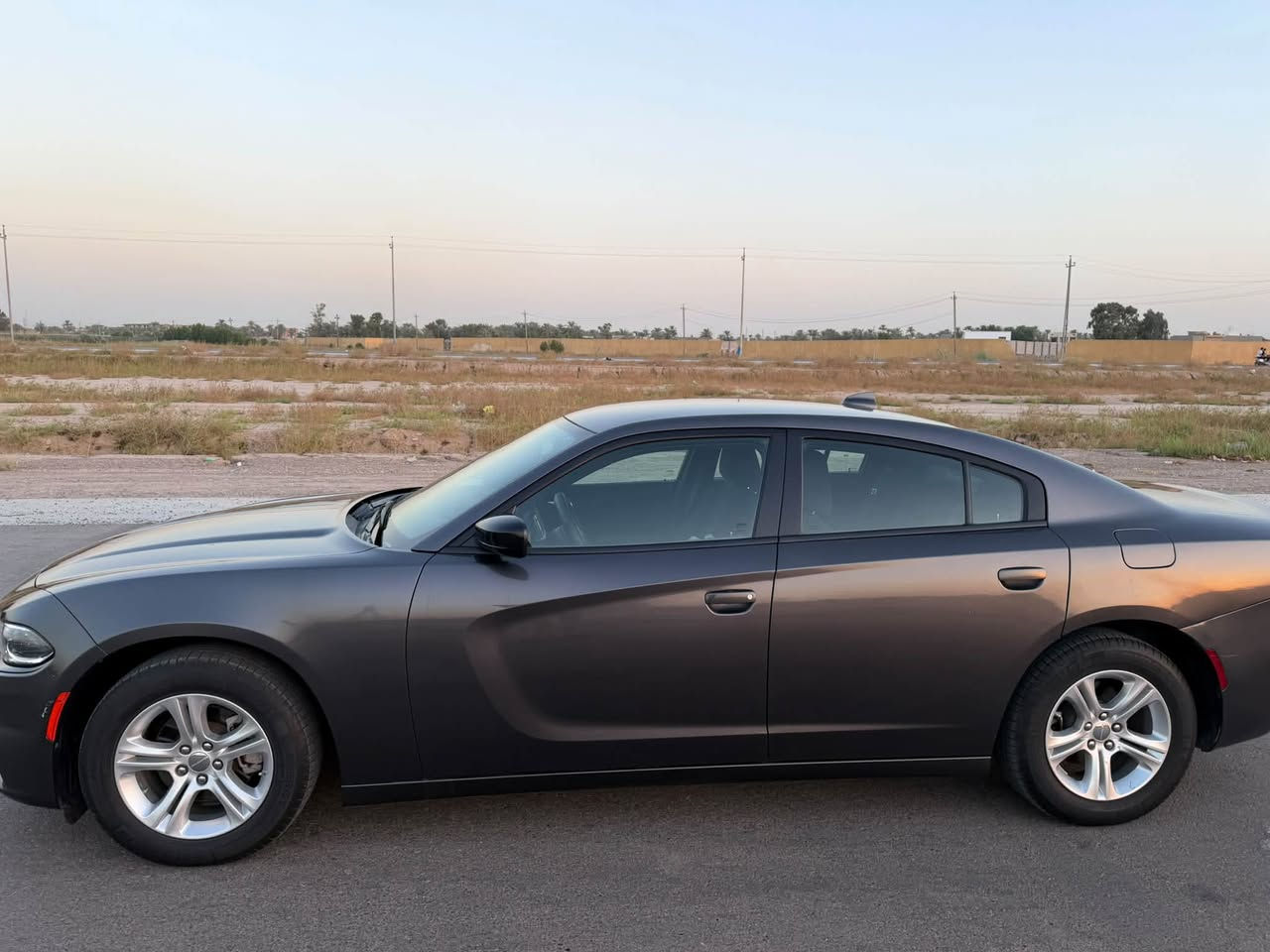 🚘 للبيع جارجر 2023 SXT وارد أمريكي 🇺🇸
• موديل 2023
• فئة SXT
• الممشى 46 ألف كم
• محرك V6
• دفع خلفي RWD
• قير أوتوماتيك
• شاشة
• كاميرا خلفية
• ويلات
• السيارة استخدام شخصي
• السيارة مرتبة ونظيفة
السيارة جاهزة للفحص بأي مكان يختاره المشتري
•تايرات مشلن الاصلية 
•هزه جديدة تحويل ثاني يوم
📍 بغداد
💰 السعر 260وبيها مجال للطيبين

📞 للتواصل: ***********

واللي يريد السونار وأي استفسار يتفضل خاص .
