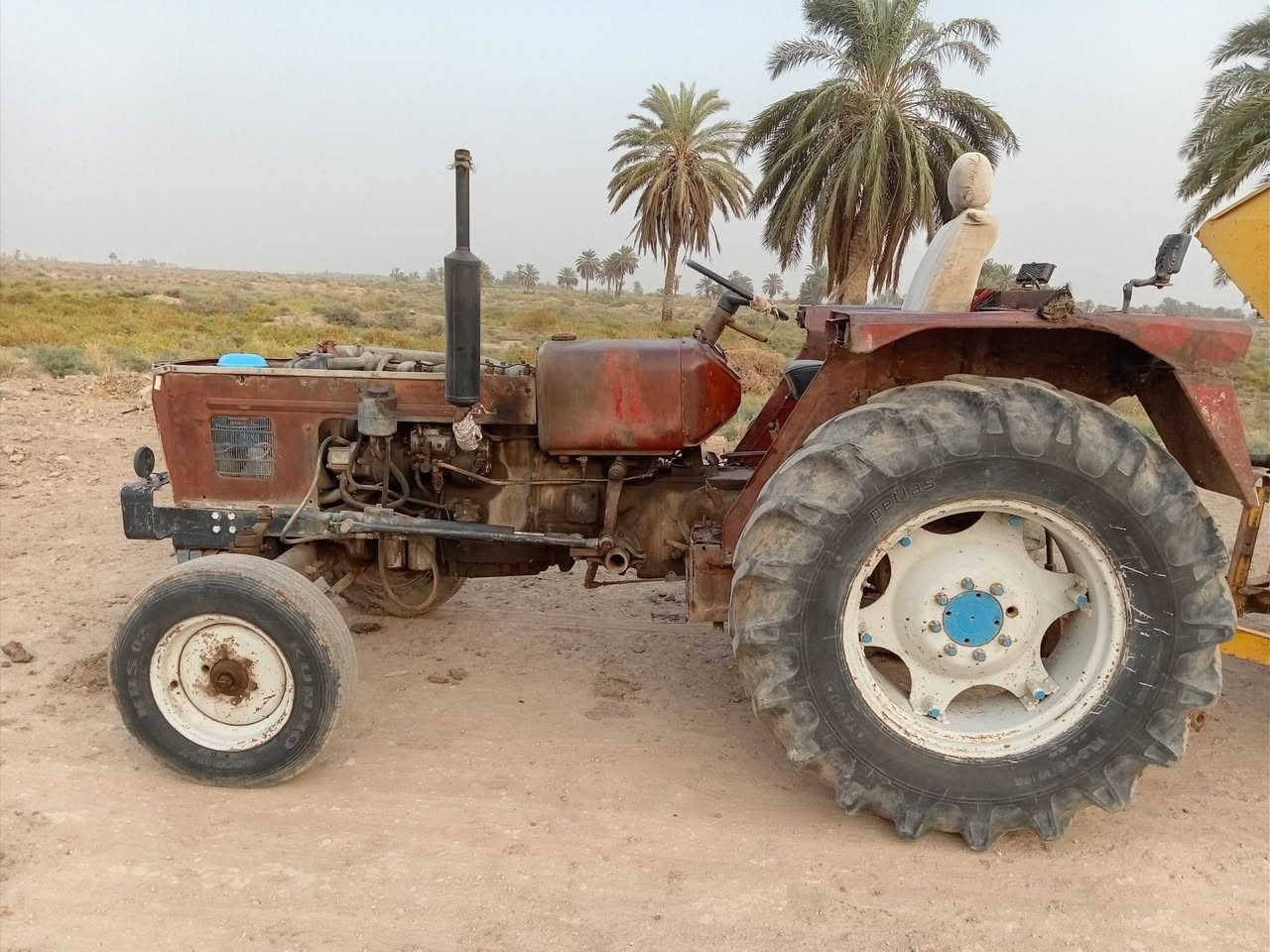 مكينه عنتر موديل 87 رقم وسنويه نضيفه جدآ مع گاروضه ذنون 2014 جاهزه للعمل ماتخسر عليها ألف شوفت عينك وانضف من الصوره واسط ، قضاء الحي ه‍ ***********
