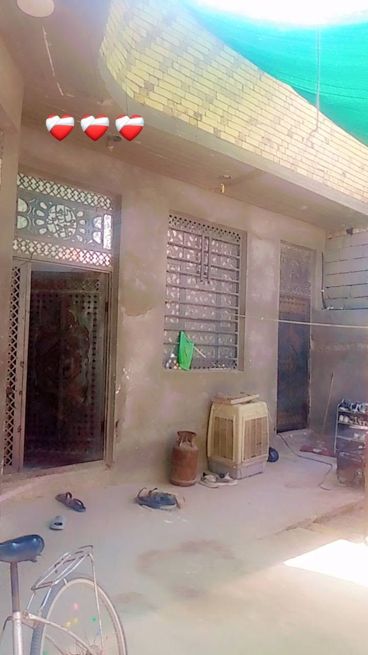قرب مدرسه صفي الدين بمسافه عن مجمع بشير..
مساحة 220 متر بناء بلوك كهربائي كونكريت سطح وبتلوا غرفتين وصاله وديوانيه ومطبخ وحمامات داخليه وخارجيه 
السعر ( 70) مع المجال... 
التواصل على الرقم 
***********
