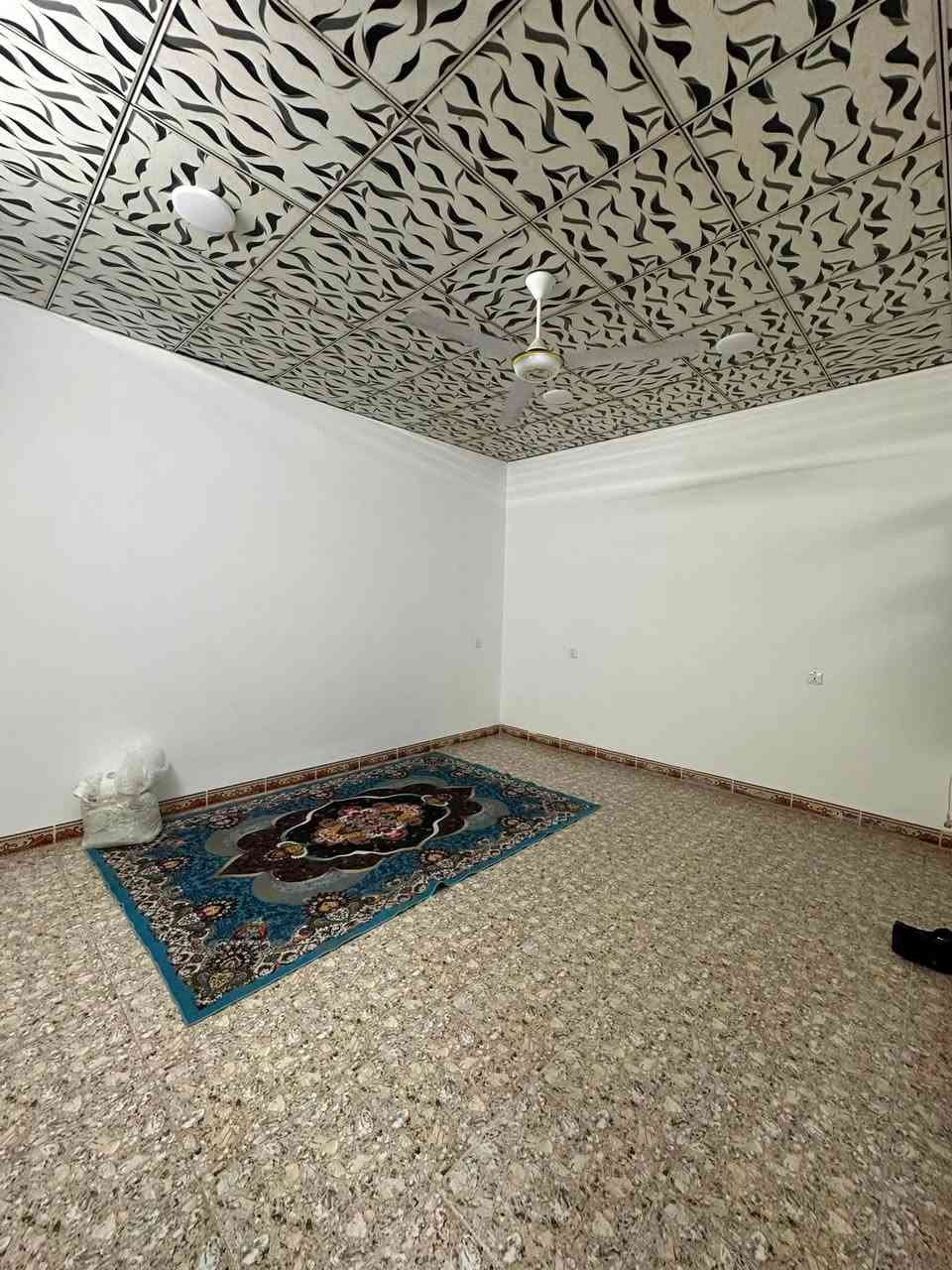 دار للبيع 100 متر طابقين يحتوي على 3 غرف نوم
طابو ملك صرف علما الدار فارغ جاهز للسكن 
في كركوك - حي العسكري قرب مدرسة بغدا كول
السعر : 80 مليون 
***********
