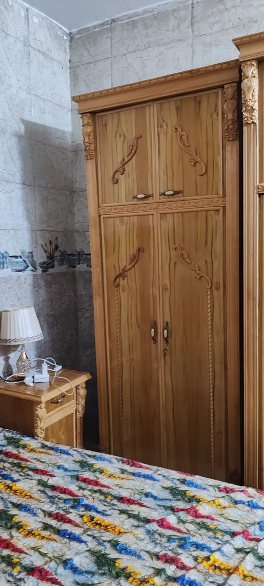 غرفه نوم للبيع صاج داخل وخارج مسويها تفصال سبب البيع جاي اتحول الغير بيت  السعر 850 وبيها مجال مكان ام الكبر والغزلان  وهذا رقمي ***********

