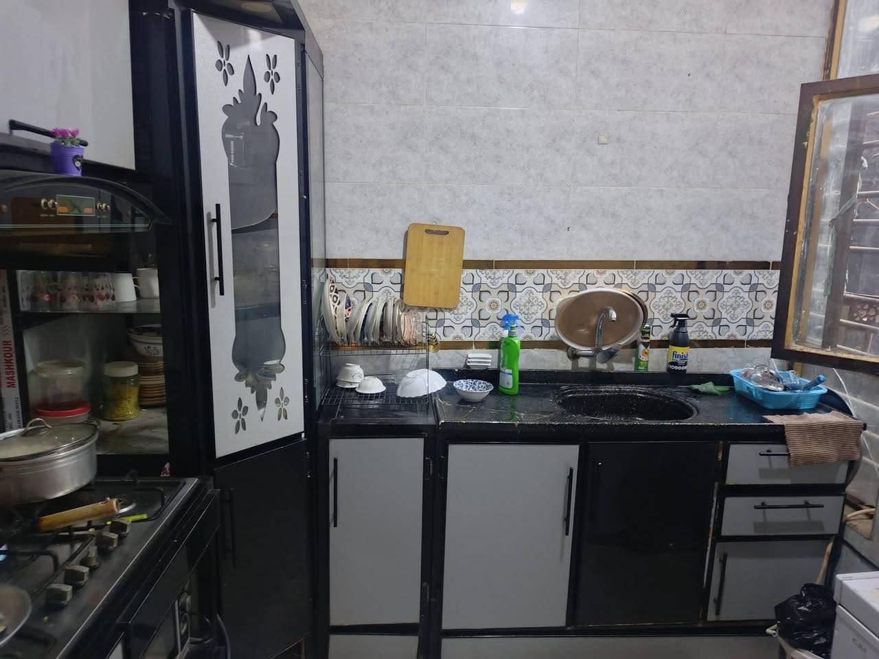 للبيع 600وبي مجال هوه والطباخ والساحبه  العنوان بعقوبة التحرير ***********
