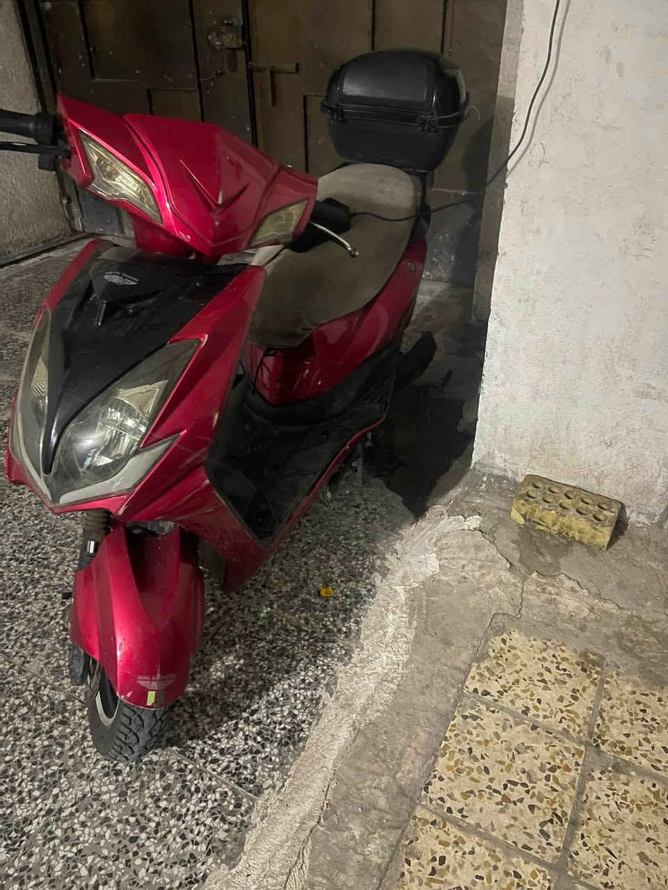 السلام عليكم دراجه شحن ٥ بطاريات جدد وحده ضعفة بدلته جديده سويج بصمه جهاز سرقه المكان شهداء البياع رقم الهاتف ***********
