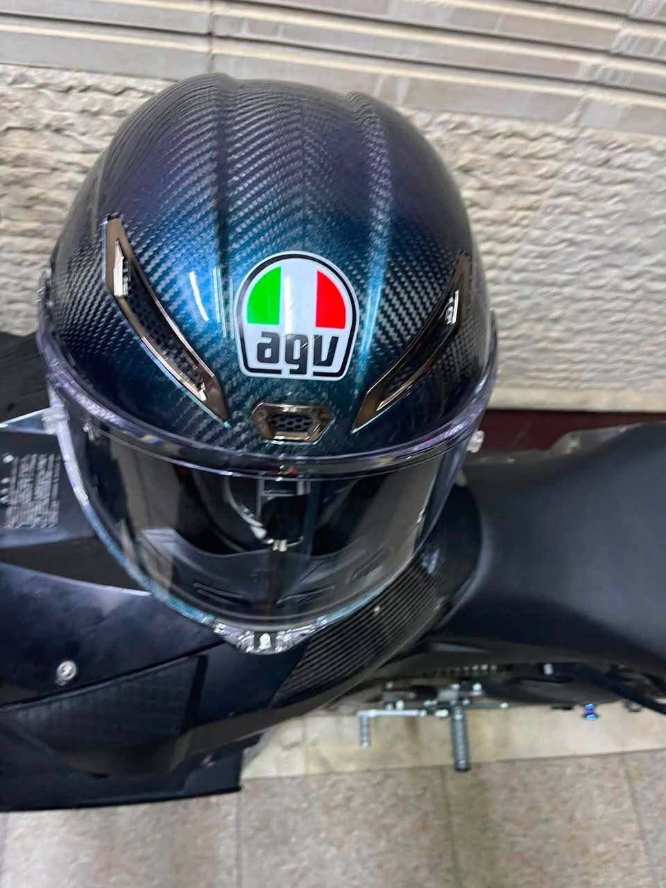 للبيع خوذة agv كاربون استخدام كلش قليل بعدها جديدة وملحقاتها والكارتونة موجودة كاملة ويا جامات ثنين مضلله وشفافة جديدة مكاني بغداد شارع فلسطين رقمي
***********
