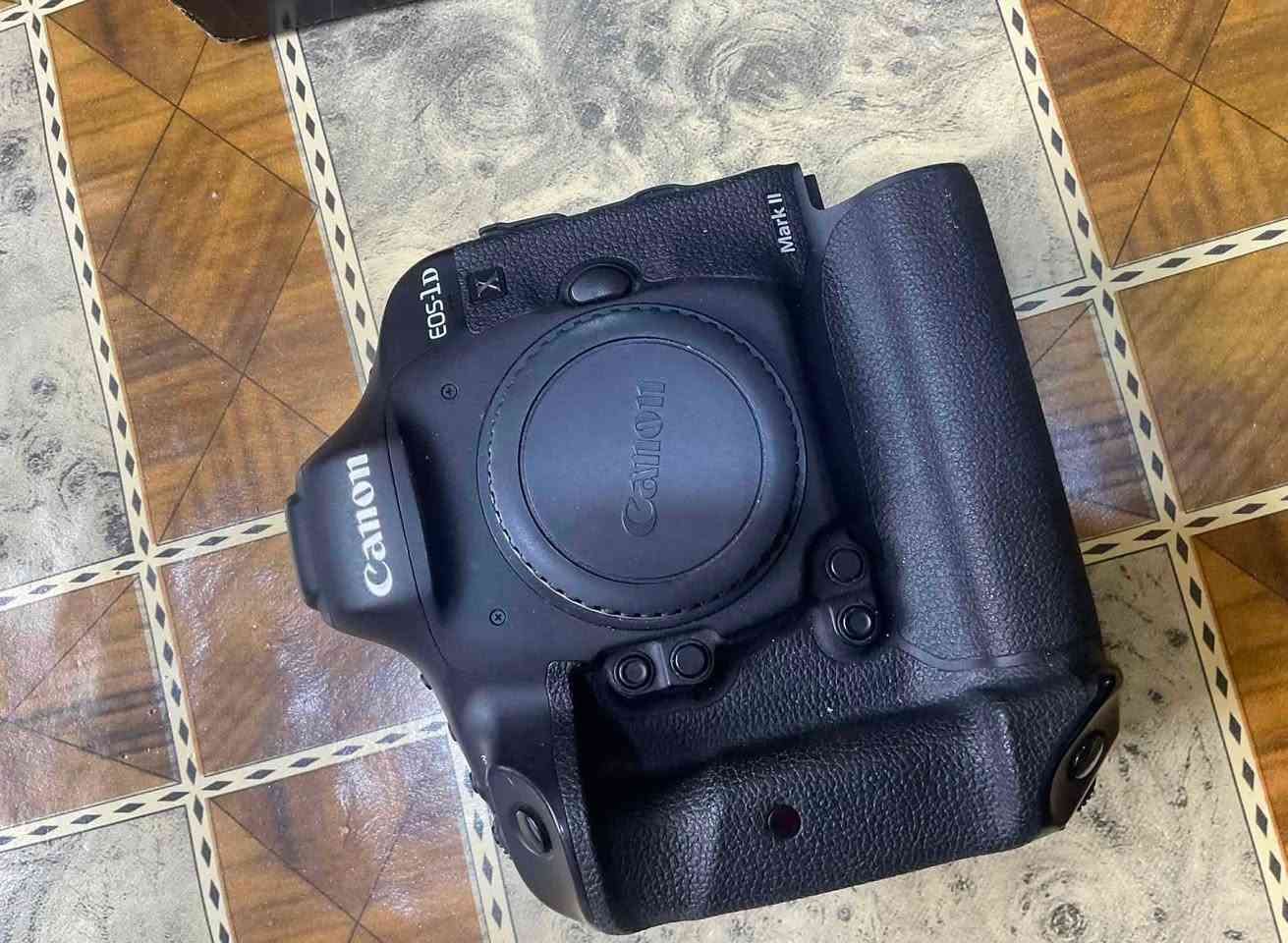 كانون وحش التصوير الرياضي مستخدم نظيف جدا
كانون 1DX بدي سعره مليون و 800 الف 
كانون 1DXll بدي سعره مليونين و 750 الف 
عدسه 70-200 الاصدار 3 سعره مليون و 500 الف
عدسه 70-200 الاصدار 2 سعره مليون و 250. الف
مكاني بابل
***********

