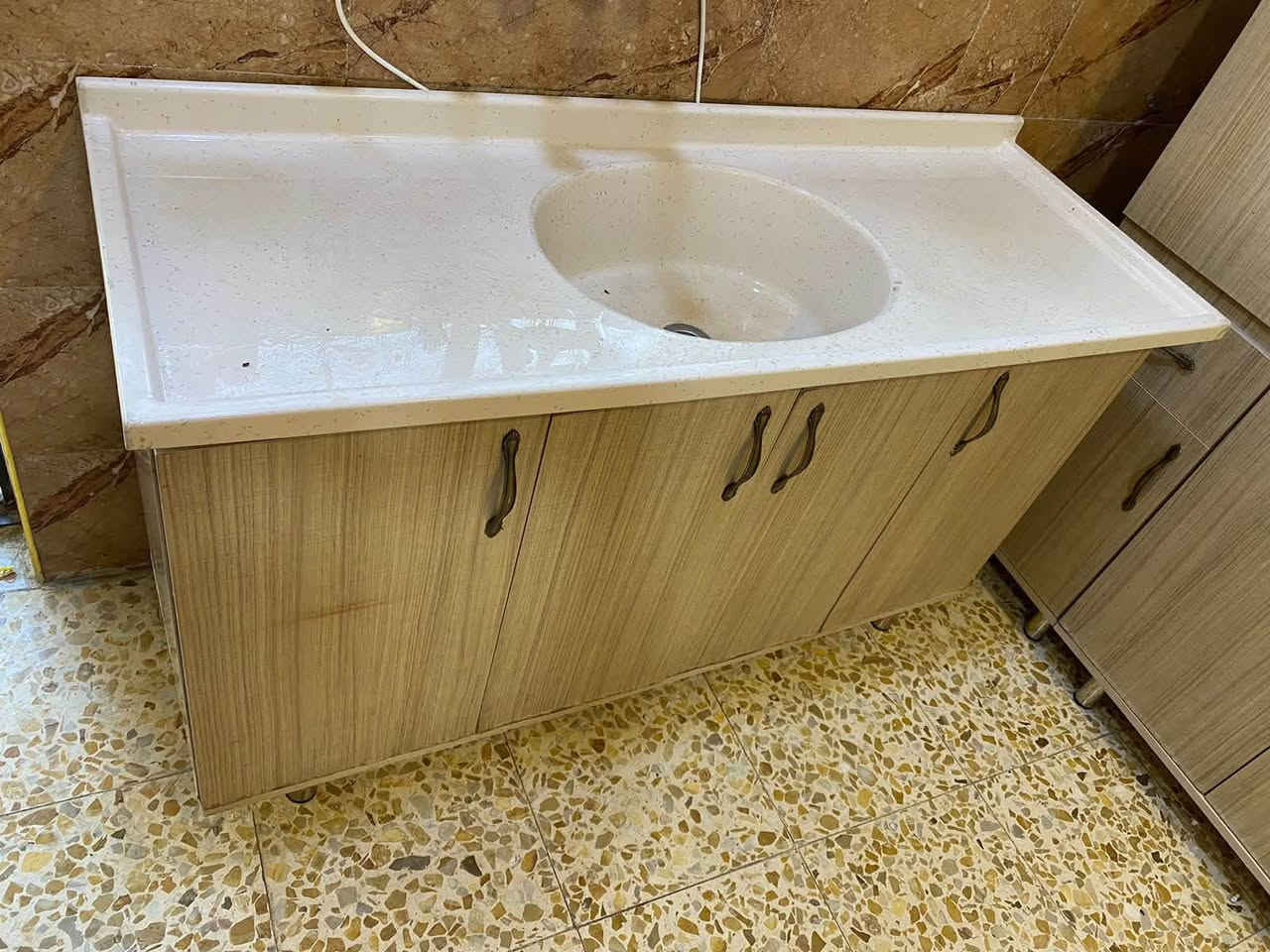 كاونتر تركي مستخدم شهر واحد بس اخو الجديد قياسه مترتين ونص وسنگ متر ونص مرمر سعرة ٥٢٥ الف 
للاستفسار ***********واتس اب
