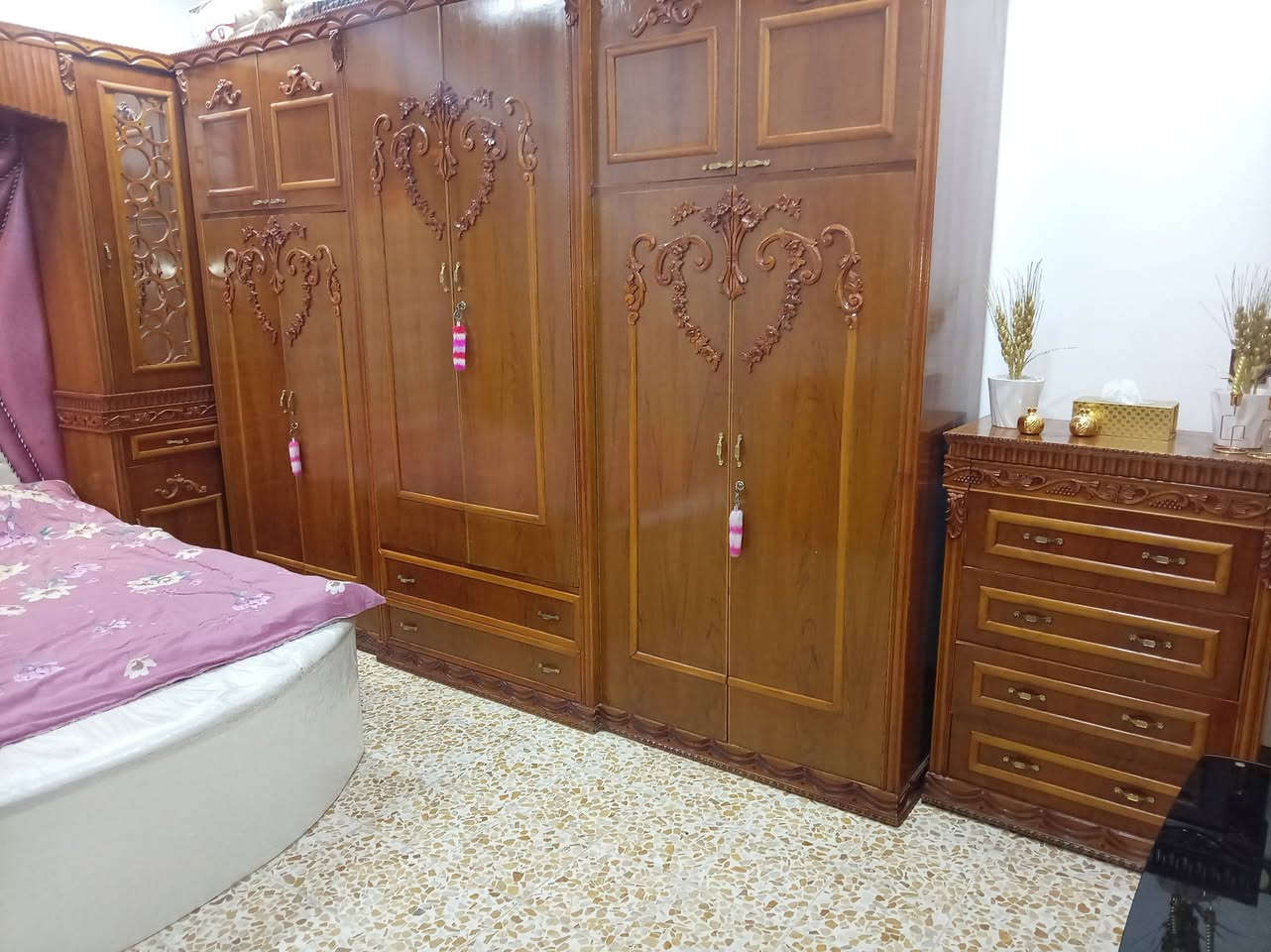 السلام عليكم اخشاب اخو الجديد خشب عراقي درجه اولى خشب ثقيل السعر مليون ونص التواصل عل الرقم ***********
