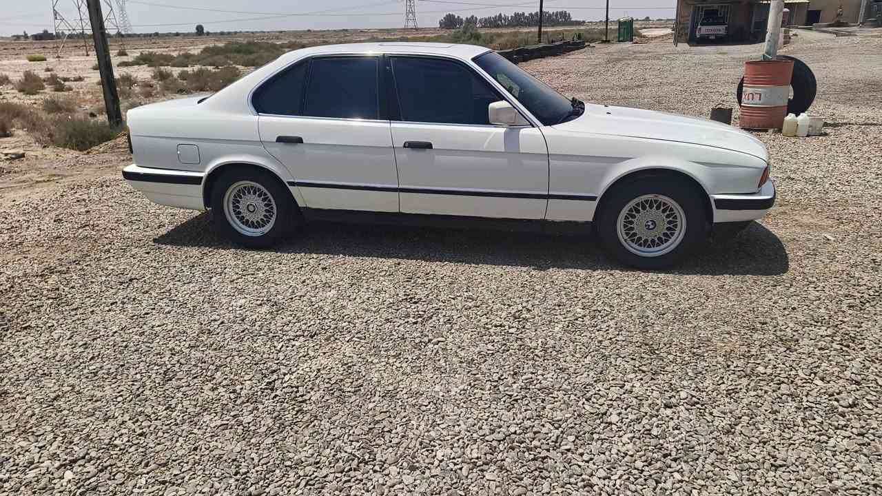 سلام عليكم

بيئم موديل ٩٠ 

سياره جاهزه من كلشي 

بيها جاملق تبديل / باب مصبوغ من الخارج

سنويه ٢٠٣١ 

مكاني البصره القرنه

***********

السعر ٦٠ وبي مجال قليل
