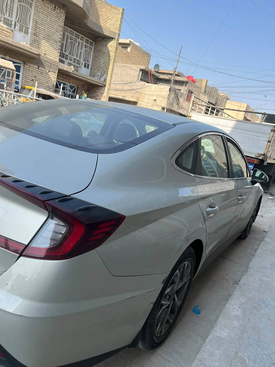 السلام عليكم
سوناتا خليجي ٢٠٢٠
محرك ٢٠٠٠ دوش
ماشية 108 km 
مواصفاتها standard 

گير بيانو ، مقاعد جلد، شاشة كاربلاي حساسات امامي خلفي، لون السيارة شمباني متغير ، بالليل رصاصي بالنهار فضي وذهبي 

السيارة نضيفه اخذتها بيها ضربه كلش خفيفه بالجاملغ مال سائق 
وعندي تضرر البنيد فقط الحافه مال عكس السائق بدون دواخل الضربه خفيفه والسيارة كلش نضيفه .

للأستفسار ( *********** )
