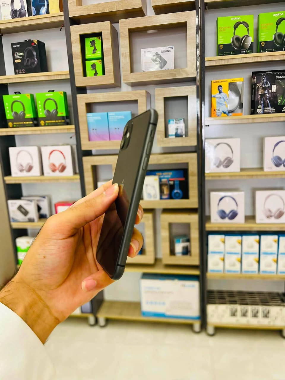 ايفون 11عادي ذاكرة 128 بطاريه 100 بسعر290
جهاز بلادي وحيل نضيف العنوان تكريت شارع زهور مقابيل مجمع كنزا مجاور كوين مركز ماي فون لجوال هاتف ***********
