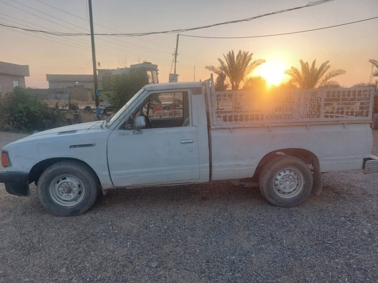 للبيع بيكم داتسون
سنويه عظم جاهزه بس محتاج هزه بيها كوبون بانزين 
السعر ١٥ ورقه بيها مجال 
***********
***********
