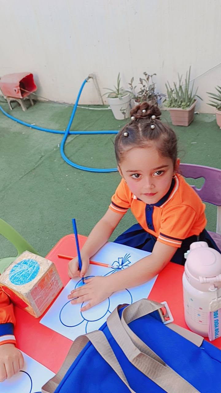 نشاط التلوين مع صغارنا الحلوين 

التسجيل مستمر في روضة إلتون العربية للتسجيل يمكنكم التواصل معانا عبر هذا الرقم 
***********
