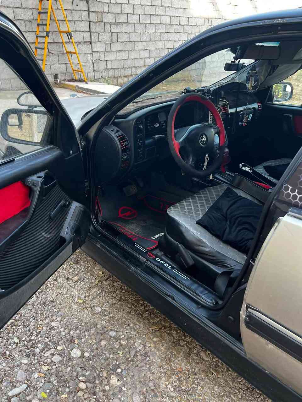 سلام عليكم اوبل اوميكا 1992 محور بطه vvt2500 محرك وكير شرط سياره مال بيت ونظيفه تخم تاير بطاريه جديده صدر امامي اخو جديد سنويه 2029 تحويل شرط باسمي سياره ناقصه تبريد وبيه جراد فقط مكانه كركوك سعره 38 بيه مجال بسيط رقم ***********
