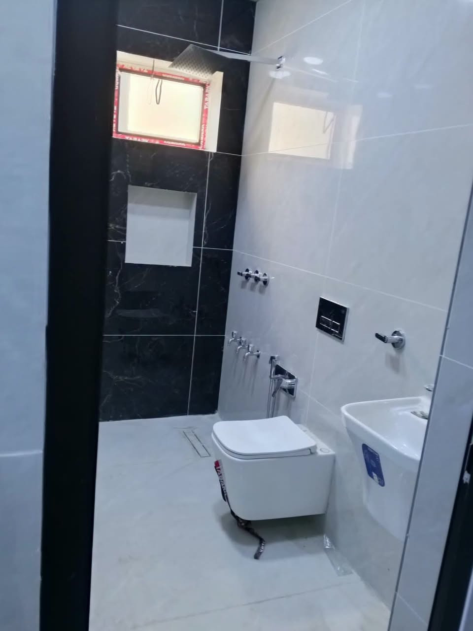 السلام عليكم دار🏠 125م للبيع واجه 6.25 نزال 25م مدخلين 
يحتوي على خمس غرف نوم مطابخ عدد ثنين صاله هول داخلي وباقي الخدمات طابقين ونص بناء حديث غير مسكون الموقع حي الجهاد الاساتذه قرب الاربع شوارع لطلب السعر💰 او الاستفسار
☎️*********** وتساب ابو يوسف
