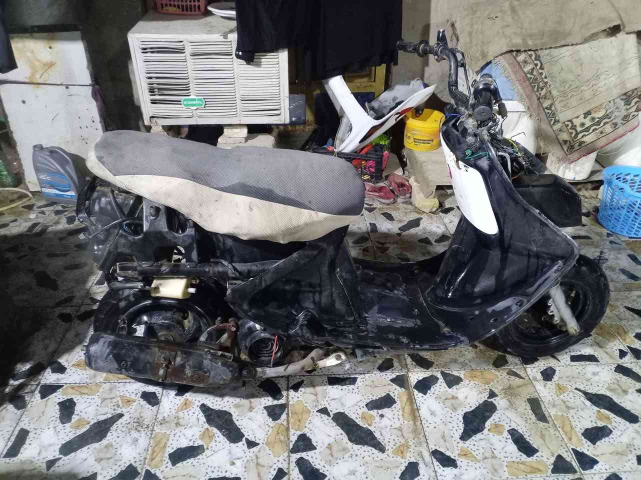 السلام عليكم دراجه للبيع شغاله كل شي ما بيها اوزلها ترتيبات وياها كفرات شغاله السعر 110 بها مجال المكان ناصريه قضاء الغراف ***********
